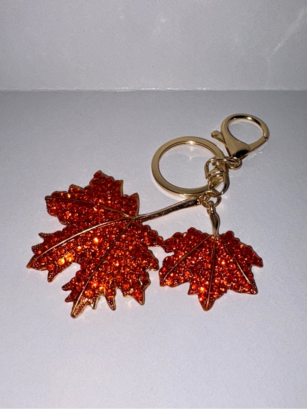 Pumpkin Spice Maple Leaf Keychain - Sparkling Fall Accessory - Picture 3 of 7